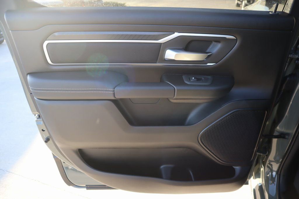 New 2026 RAM 1500 4x4 Crew Cab image 17