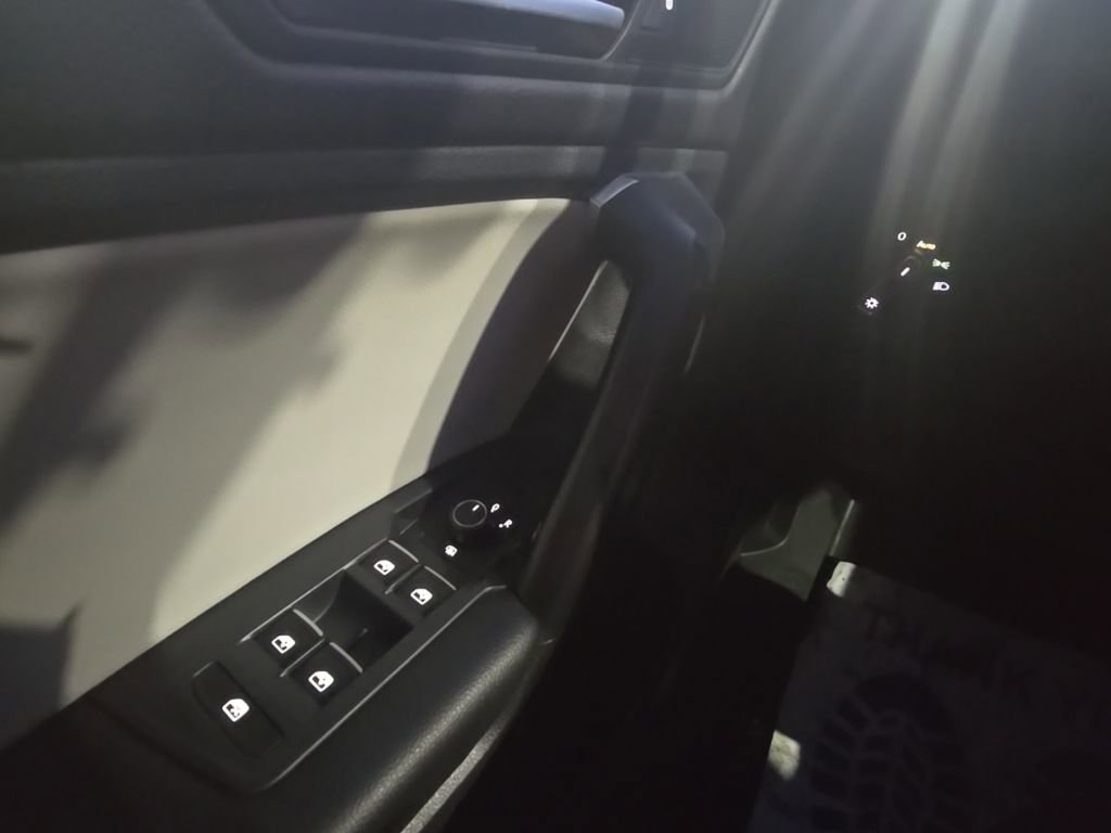 Used 2021 Volkswagen Tiguan SEL image 21