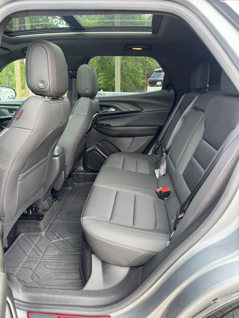 Used 2023 Chevrolet TrailBlazer RS w/ Sun and Liftgate Package FWD image 12