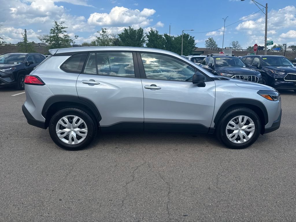 Used 2023 Toyota Corolla Cross L AWD/4WD image 9