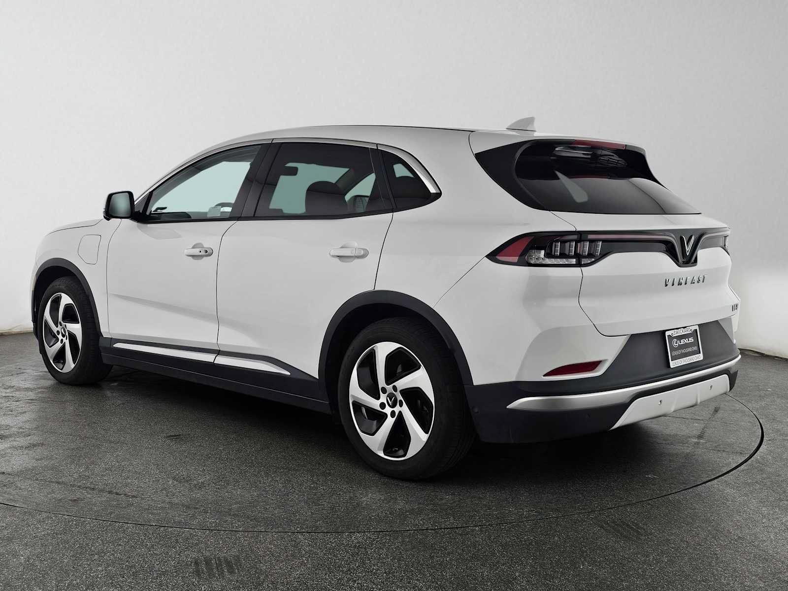 Used 2023 VinFast VF 8 Eco AWD/4WD image 5
