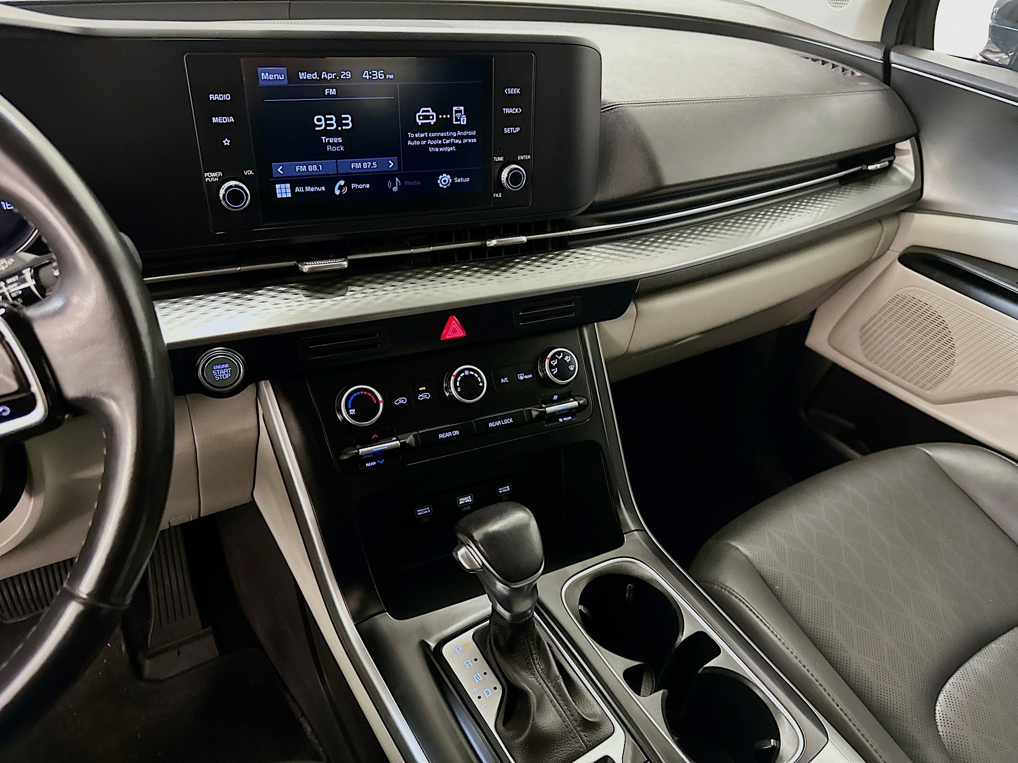 Used 2022 Kia Carnival LX FWD image 25