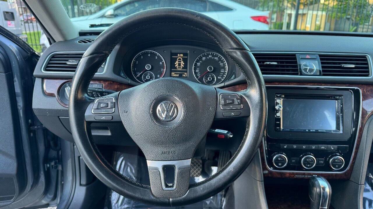 Used 2012 Volkswagen Passat 2.5 SEL Premium image 24