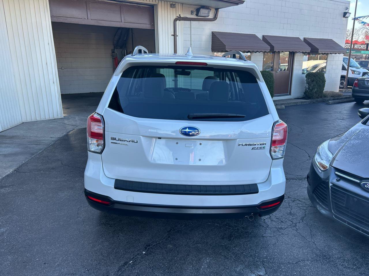 Used 2017 Subaru Forester 2.5i Premium w/ All-Weather Package AWD/4WD image 4
