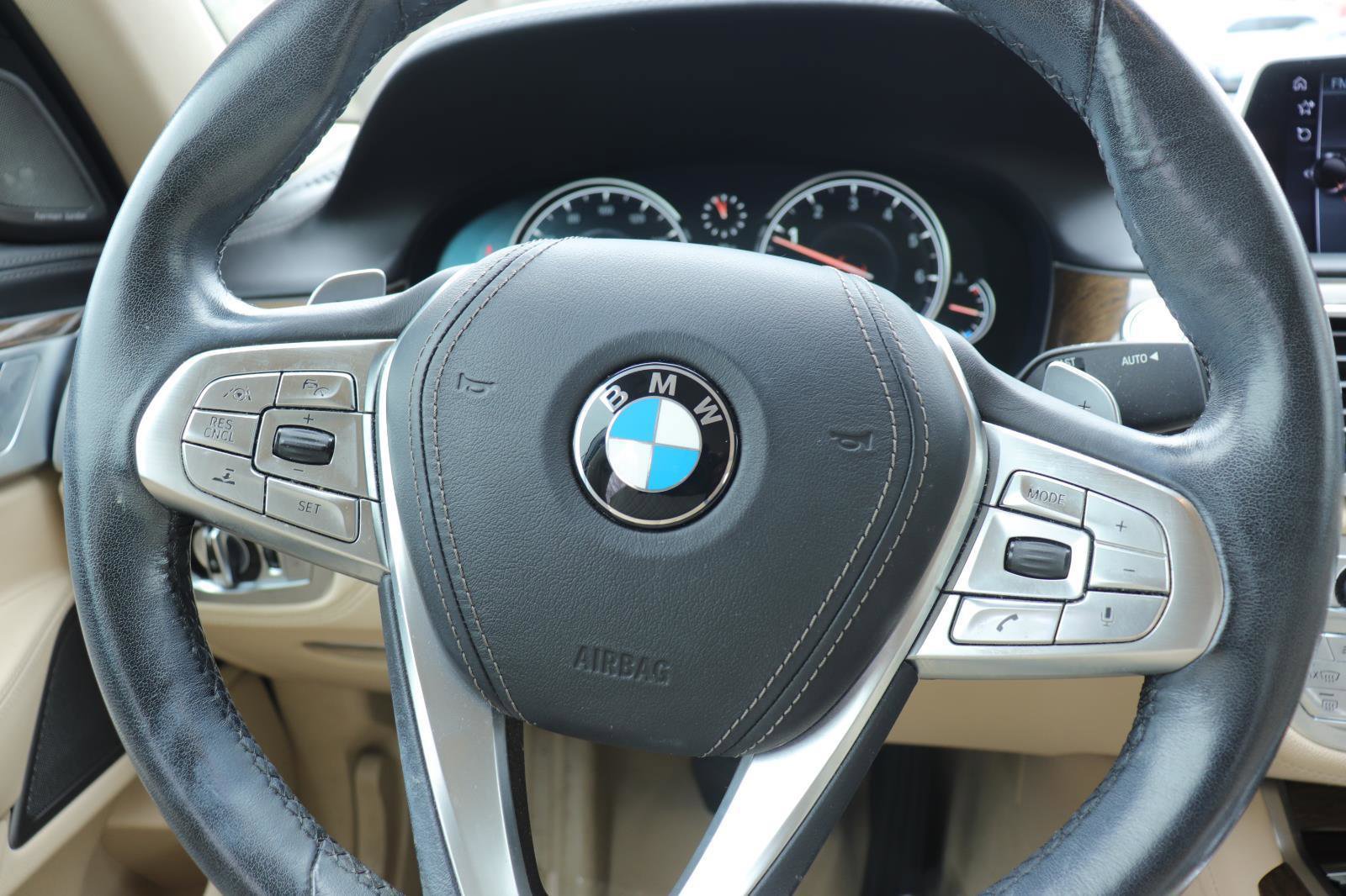 Used 2016 BMW 750i image 26
