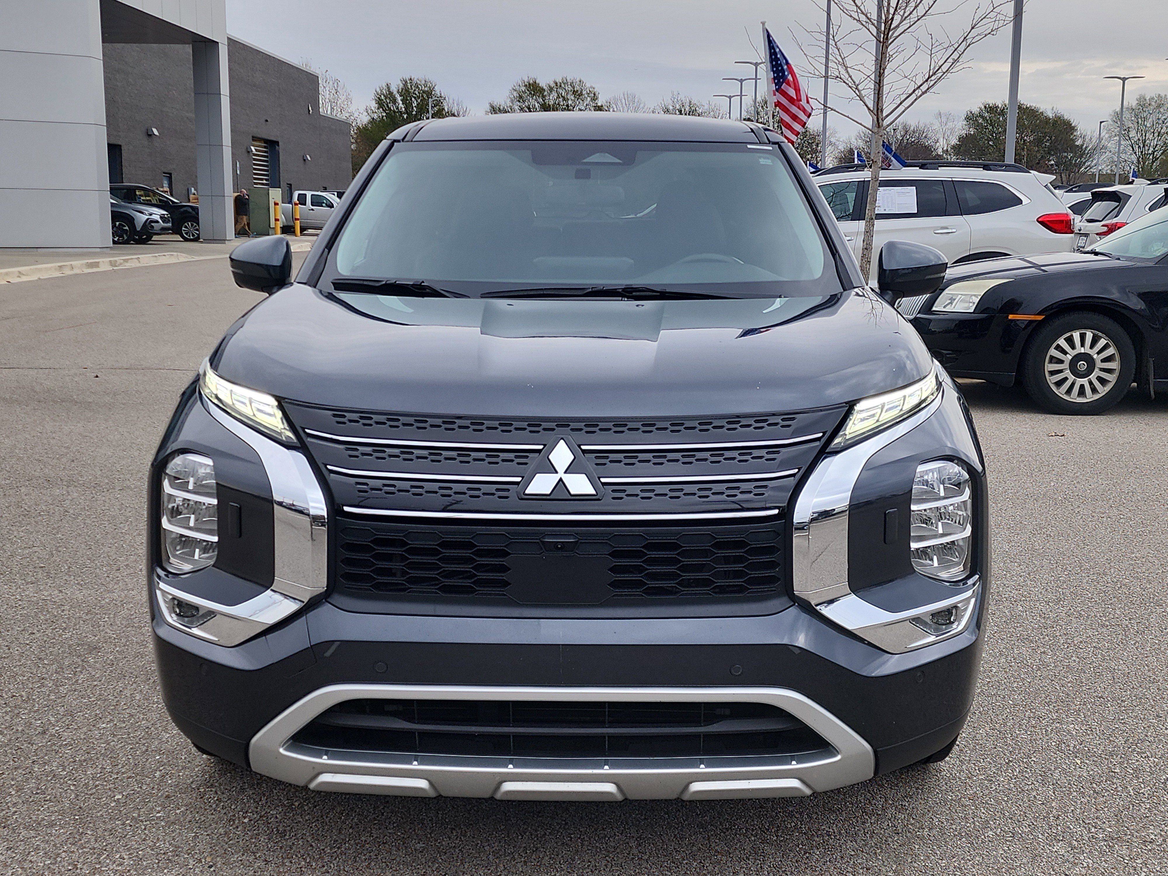 Used 2024 Mitsubishi Outlander SE image 8