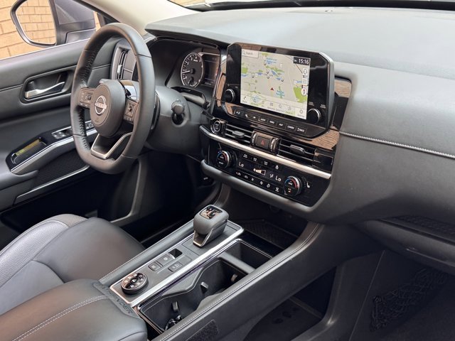 Used 2023 Nissan Pathfinder SL w/ Black Appearance Package image 19