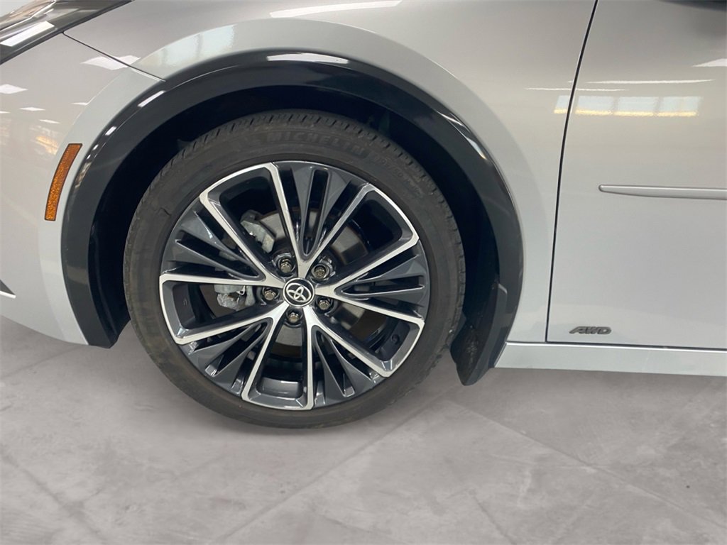 Used 2023 Toyota Prius XLE image 6