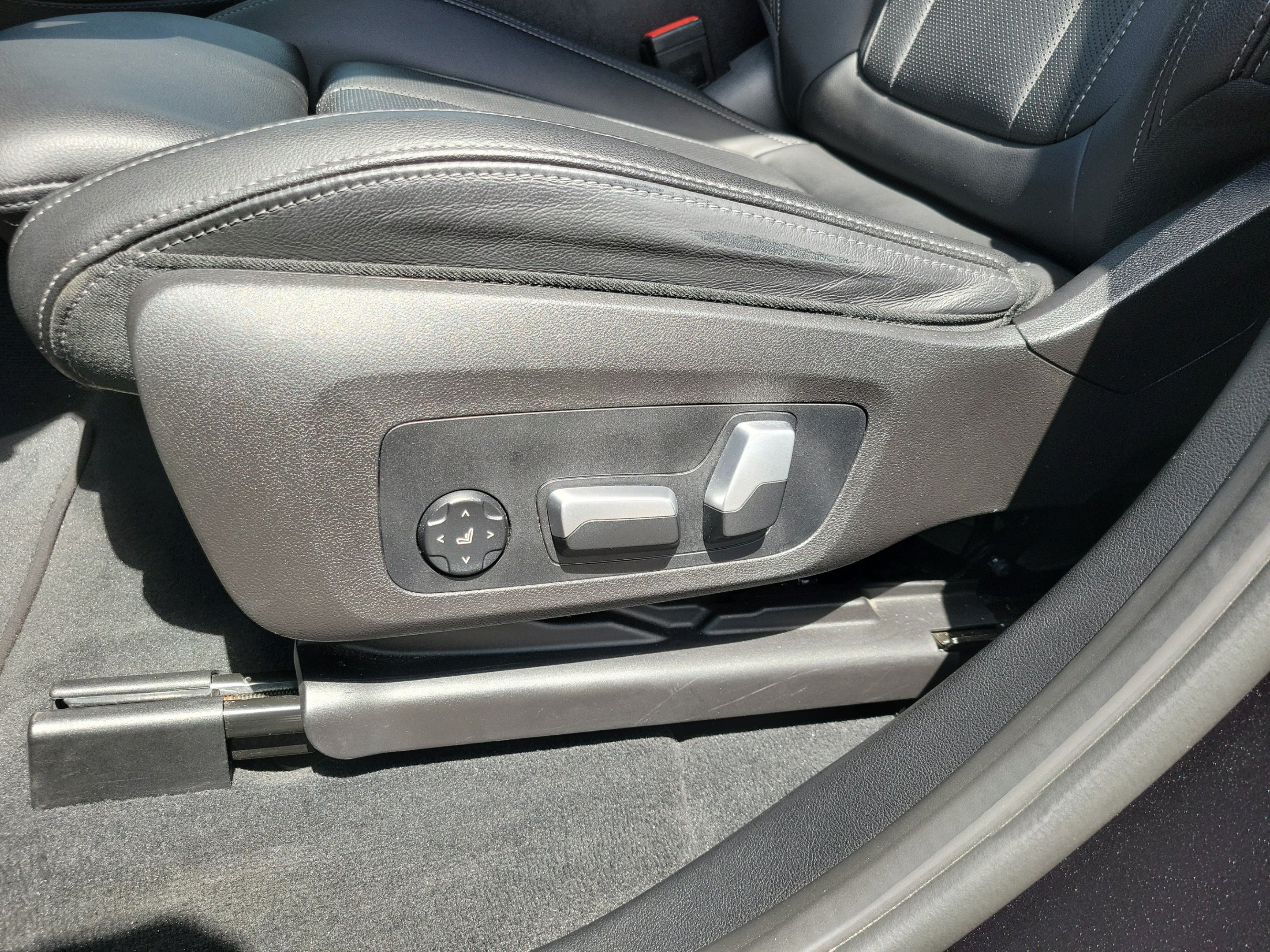 Used 2023 BMW X4 xDrive30i AWD/4WD image 18