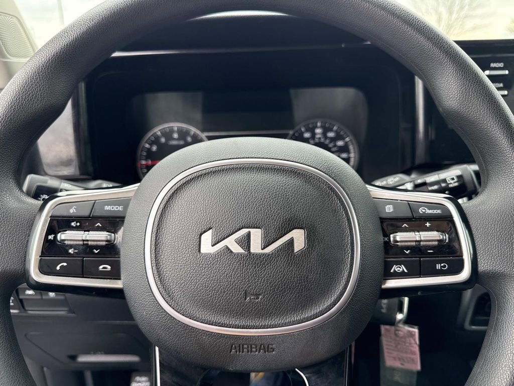 Used 2023 Kia Sorento LX image 18