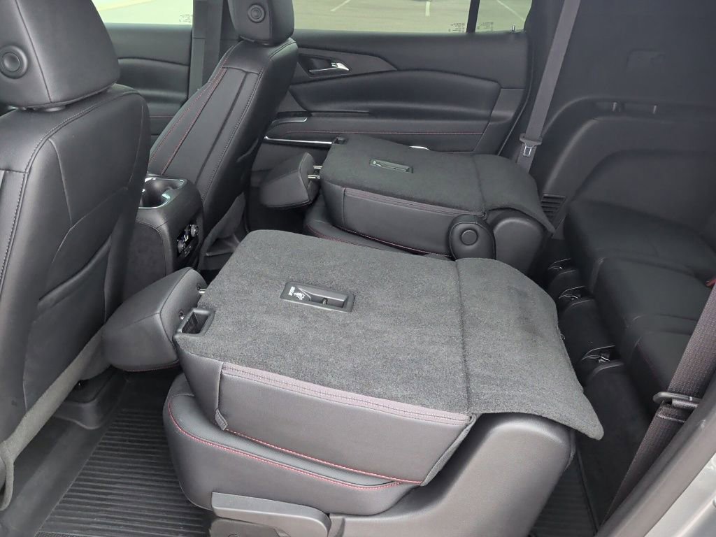 Used 2025 Chevrolet Traverse Z71 AWD/4WD image 36