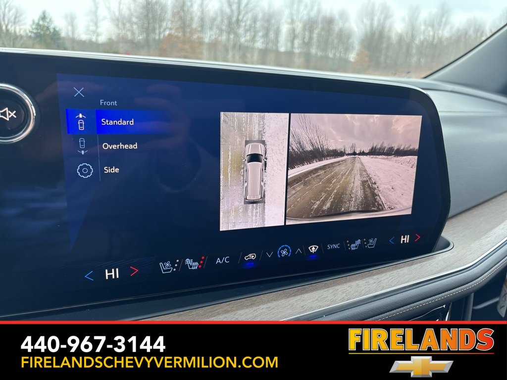 Used 2025 Chevrolet Suburban High Country image 30