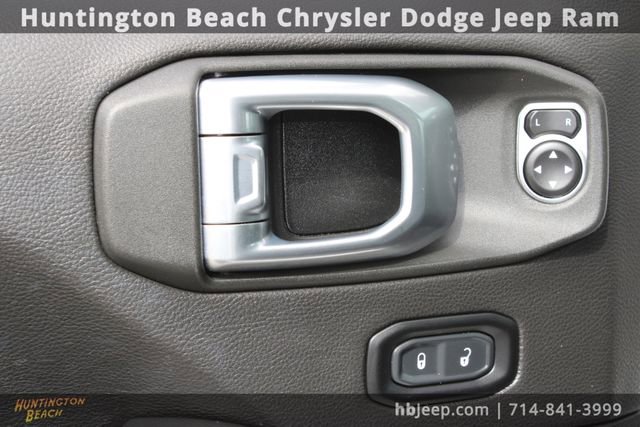 Used 2023 Jeep Wrangler Sahara image 9
