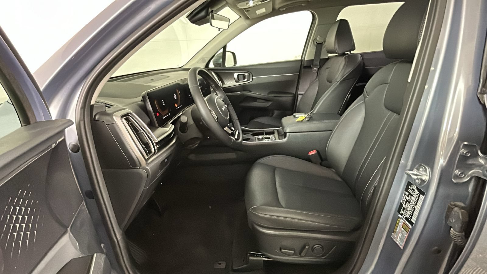 Used 2025 Kia Sorento S w/ Panoramic Sunroof Package FWD image 12