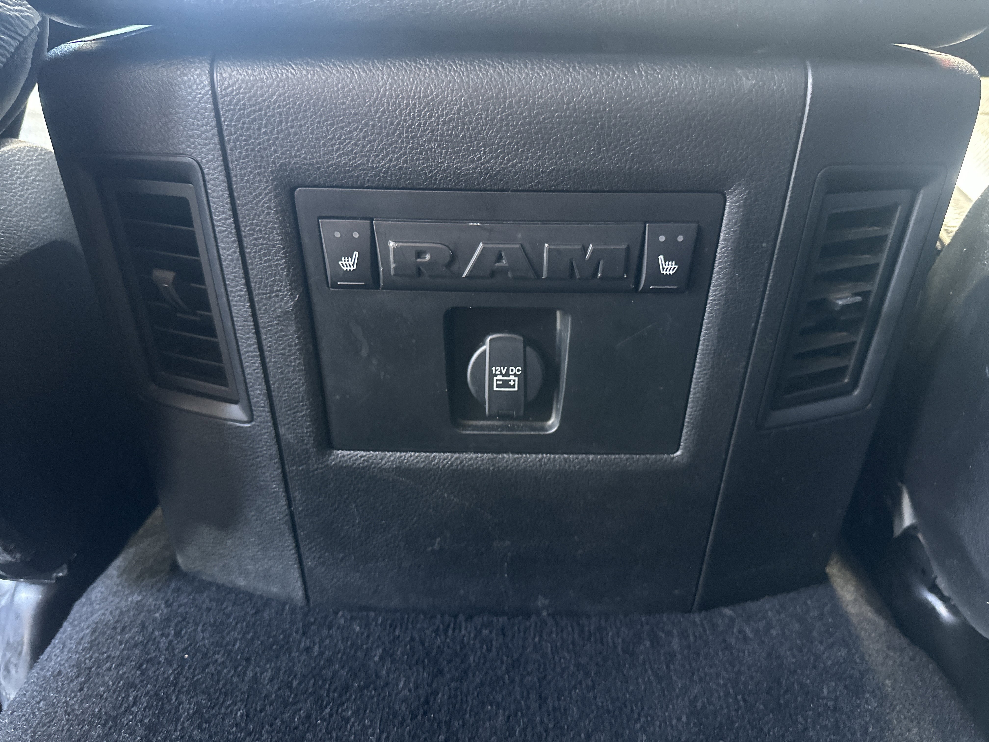 Used 2018 RAM 3500 Laramie Longhorn image 21