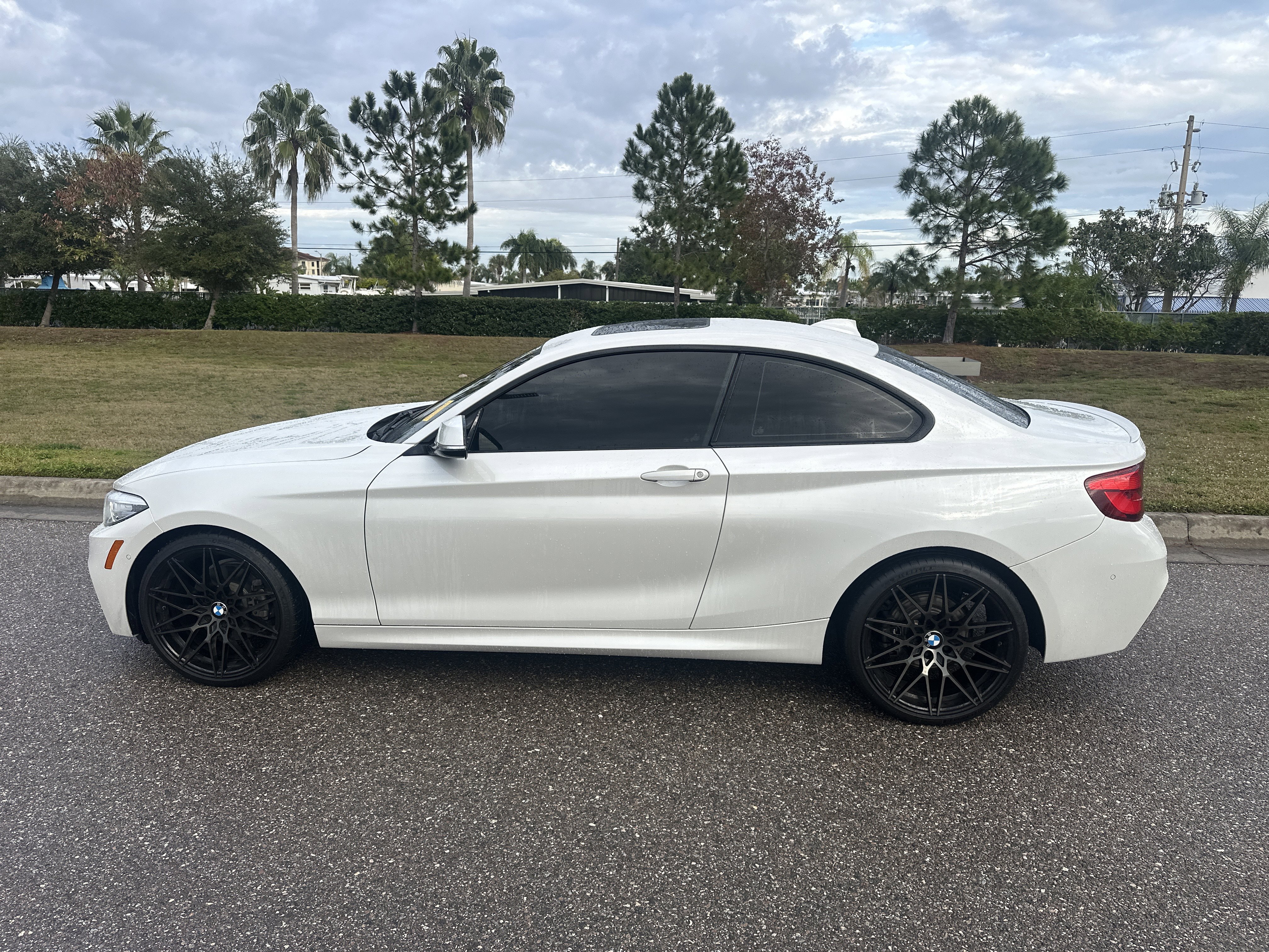 Used 2019 BMW 230i Coupe w/ M Sport Package image 9