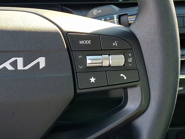 Used 2025 Kia K4 LX image 24