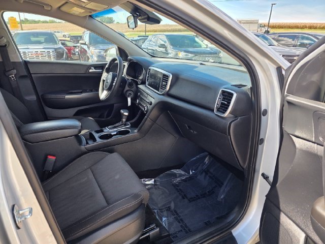 Used 2020 Kia Sportage LX AWD/4WD image 16