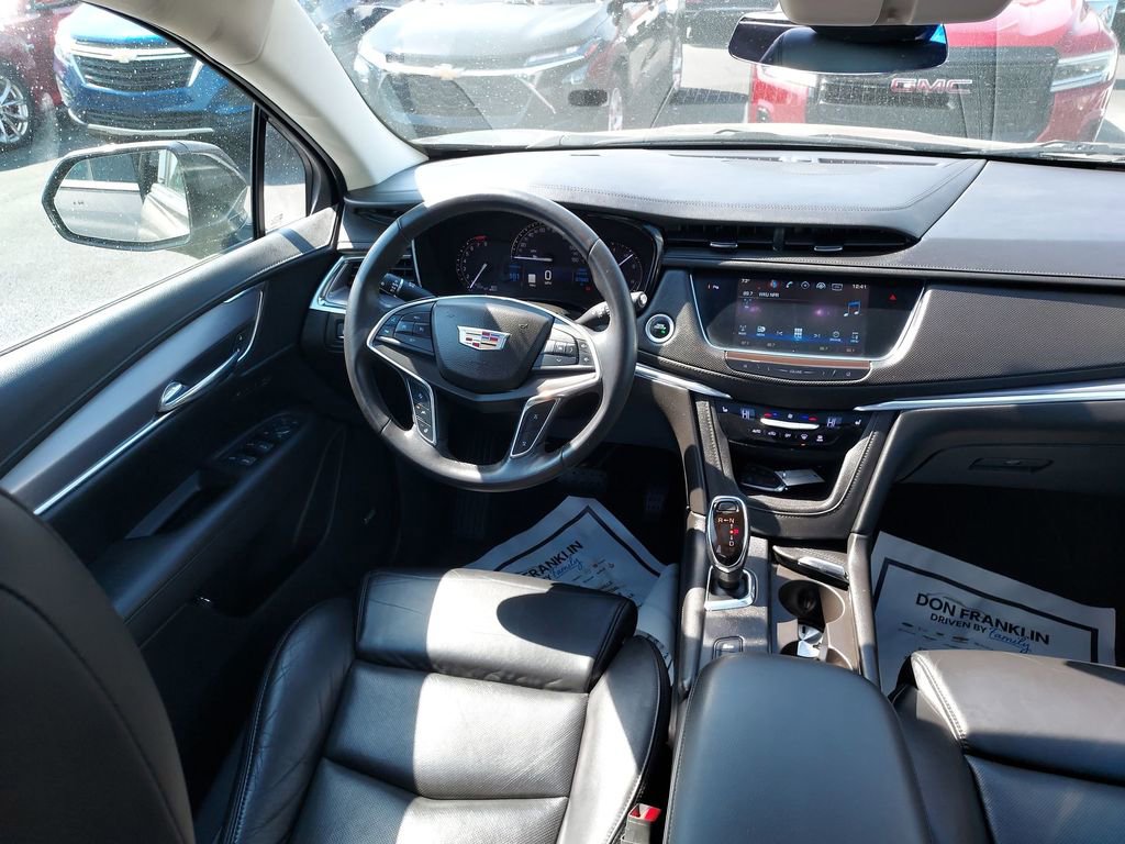 Used 2017 Cadillac XT5 Luxury w/ Driver Awareness Package image 15