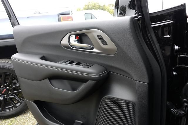 New 2026 Chrysler Pacifica Select image 13