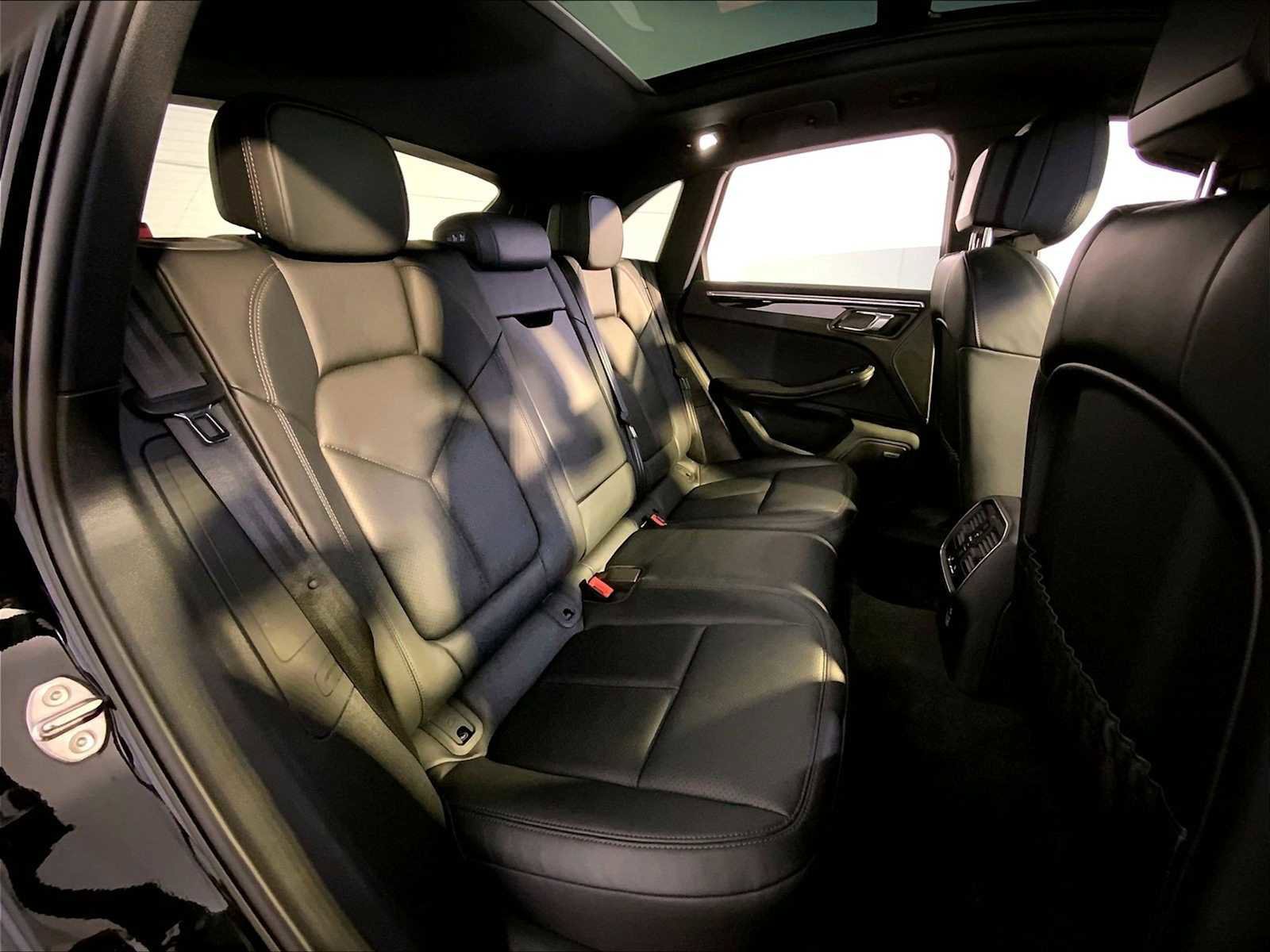 Certified 2024 Porsche Macan image 23