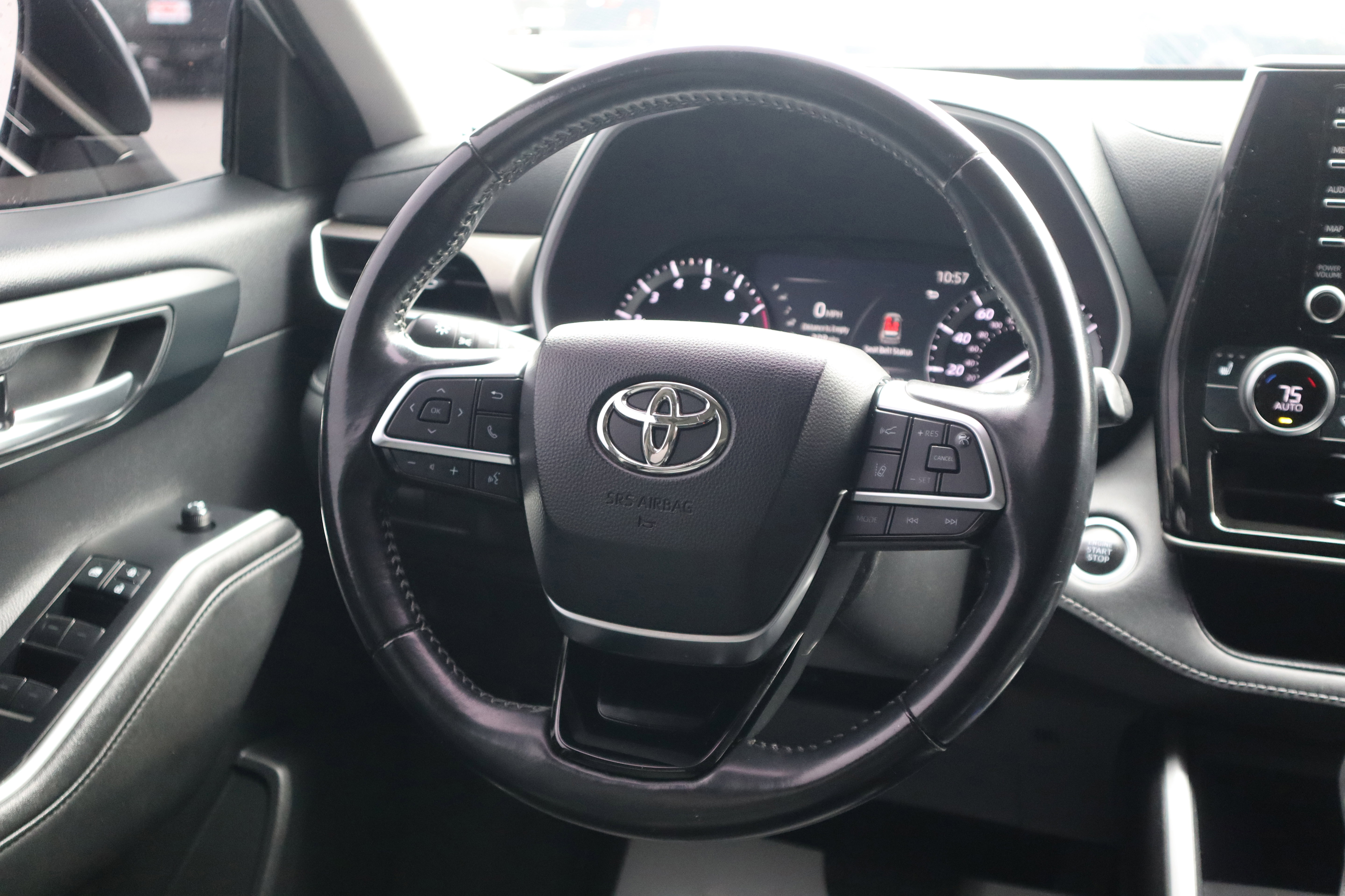 Used 2021 Toyota Highlander XLE image 14