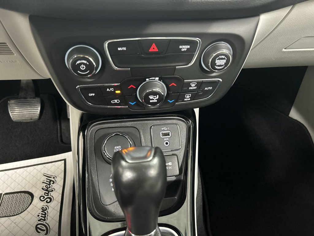 Used 2020 Jeep Compass Limited w/ Premium Lighting Group AWD/4WD image 16
