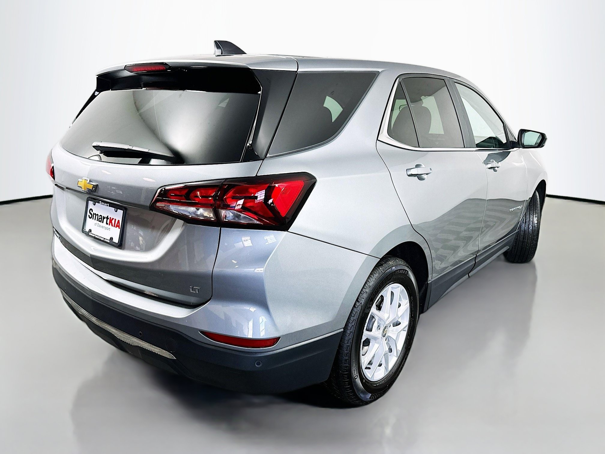 Used 2024 Chevrolet Equinox LT w/ LPO, Floor Liner Package FWD image 7