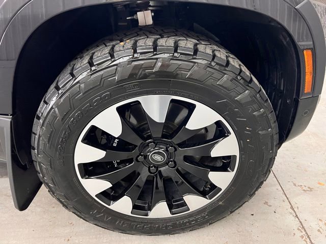 Used 2025 Land Rover Defender 130 V8 image 28