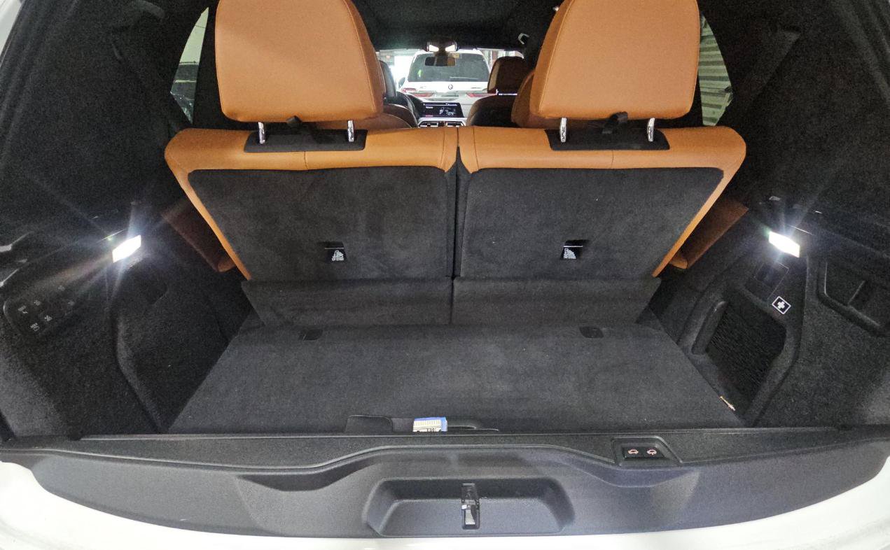 Used 2020 BMW X7 xDrive40i w/ M Sport Package AWD/4WD image 15