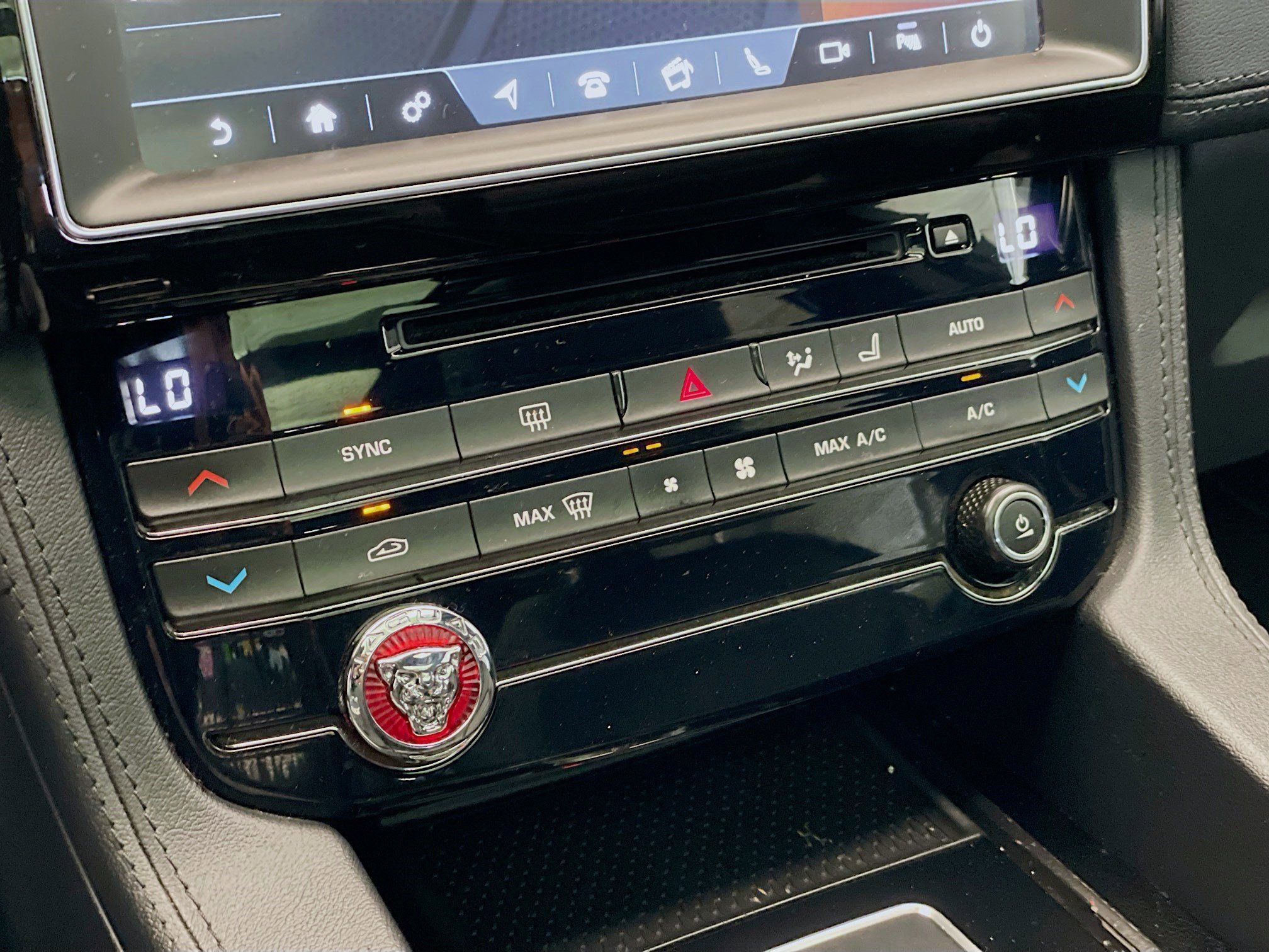 Used 2020 Jaguar F-PACE Prestige image 12