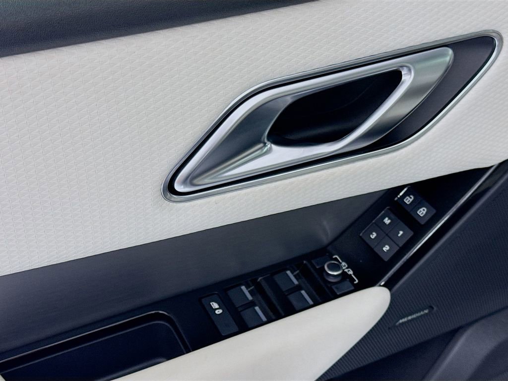 Used 2023 Land Rover Range Rover Velar R-Dynamic S image 23