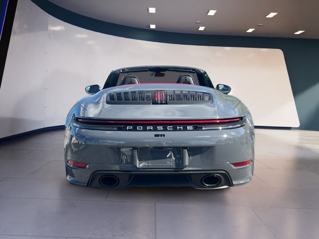 Used 2025 Porsche 911 Carrera RWD image 4