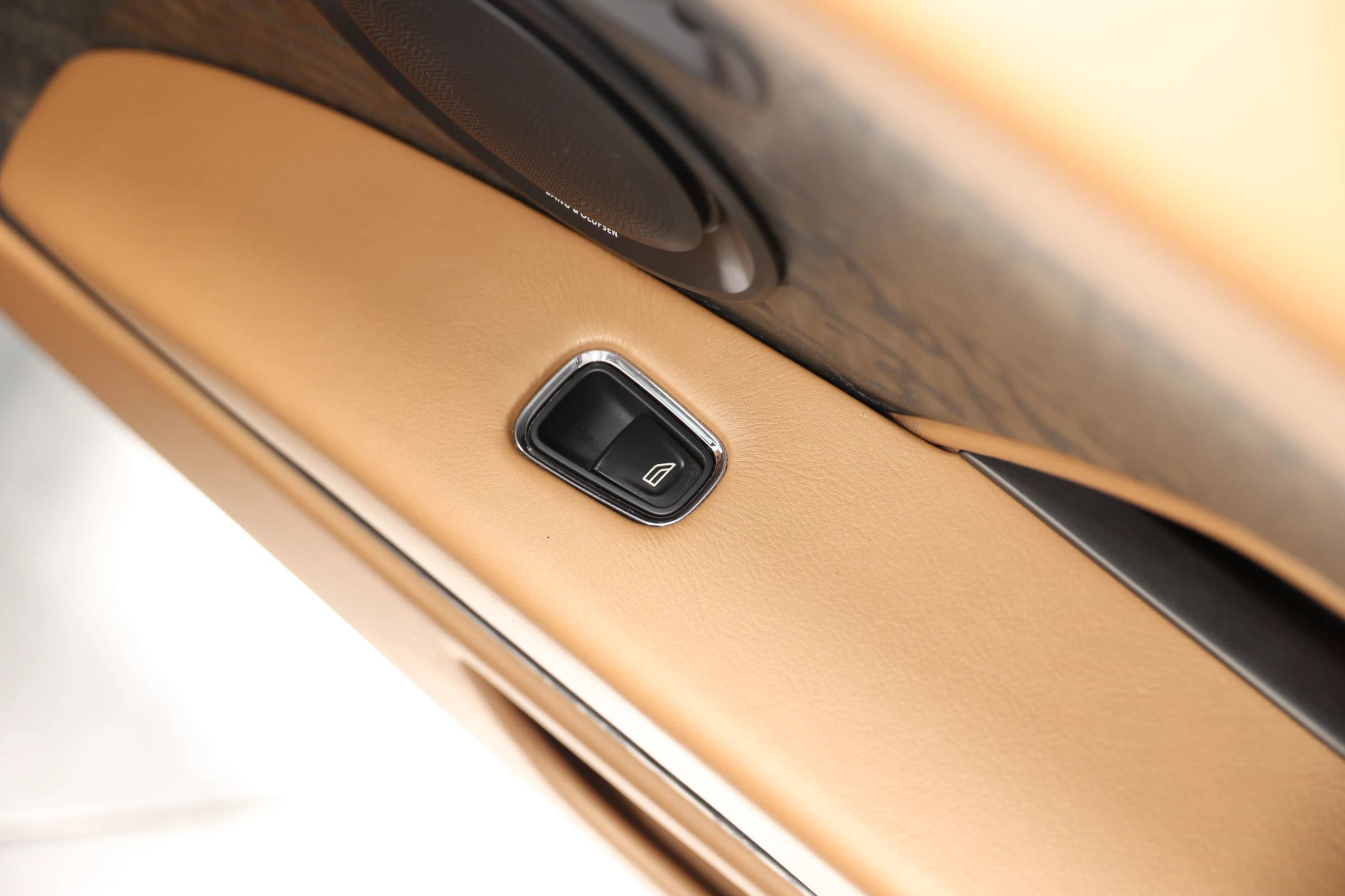 Used 2020 Aston Martin DB11 Volante image 64