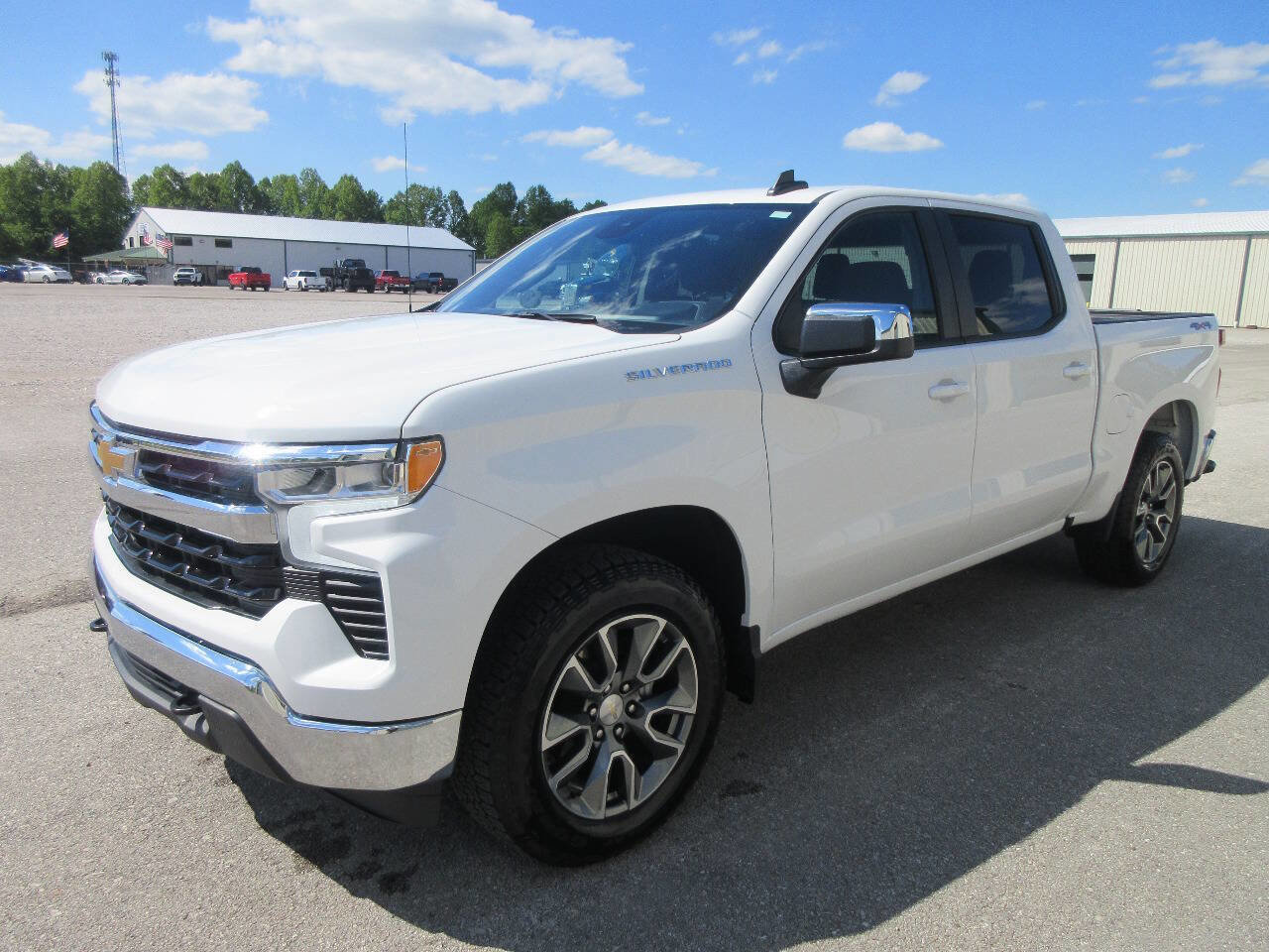 Used 2024 Chevrolet Silverado 1500 LT AWD/4WD image 2
