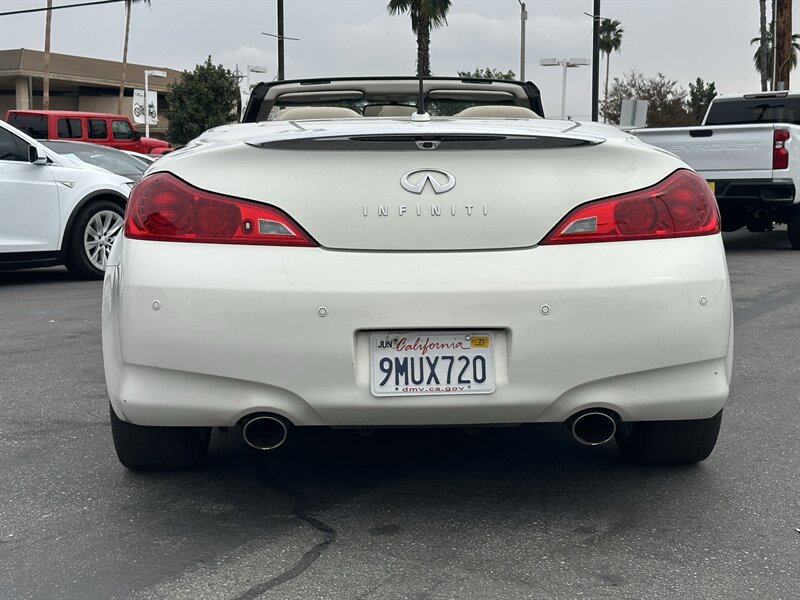 Used 2014 INFINITI Q60 Convertible w/ Premium Package RWD image 9