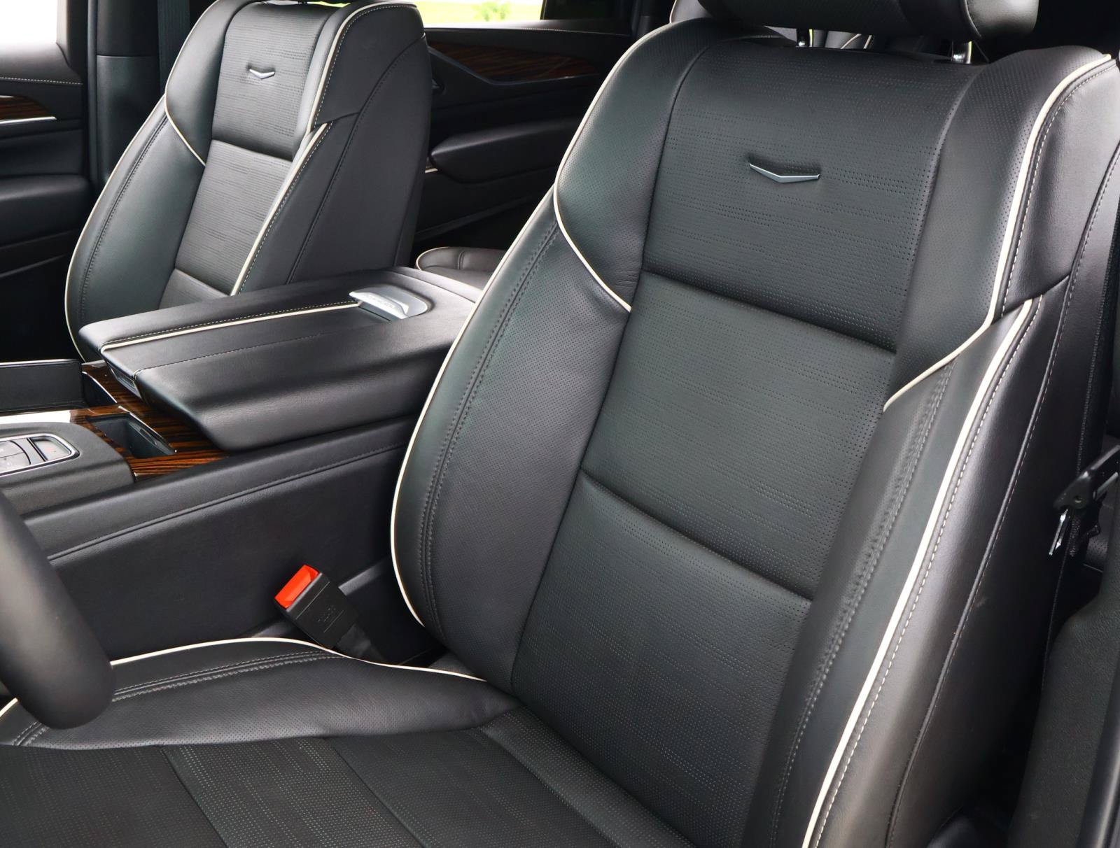 Used 2024 Cadillac Escalade ESV Premium Luxury RWD image 19