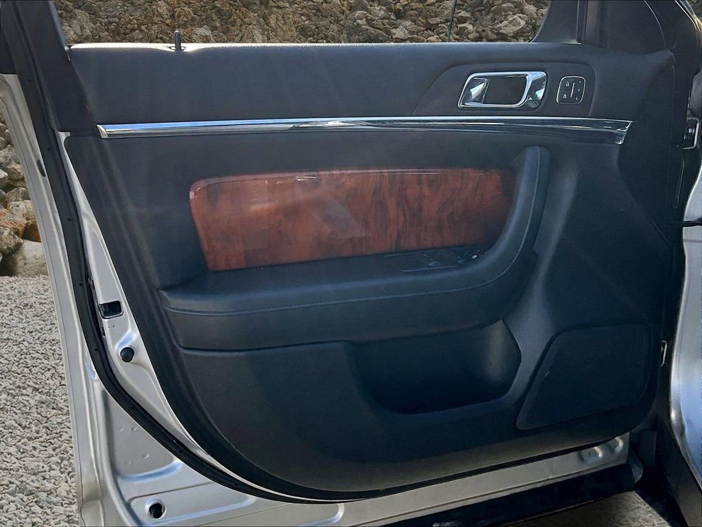 Used 2013 Lincoln MKS AWD image 20