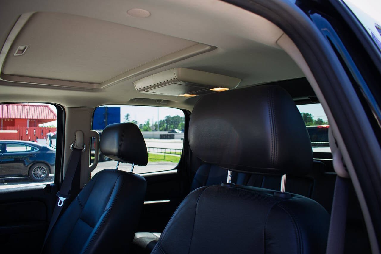 Used 2013 Chevrolet Avalanche LTZ image 16