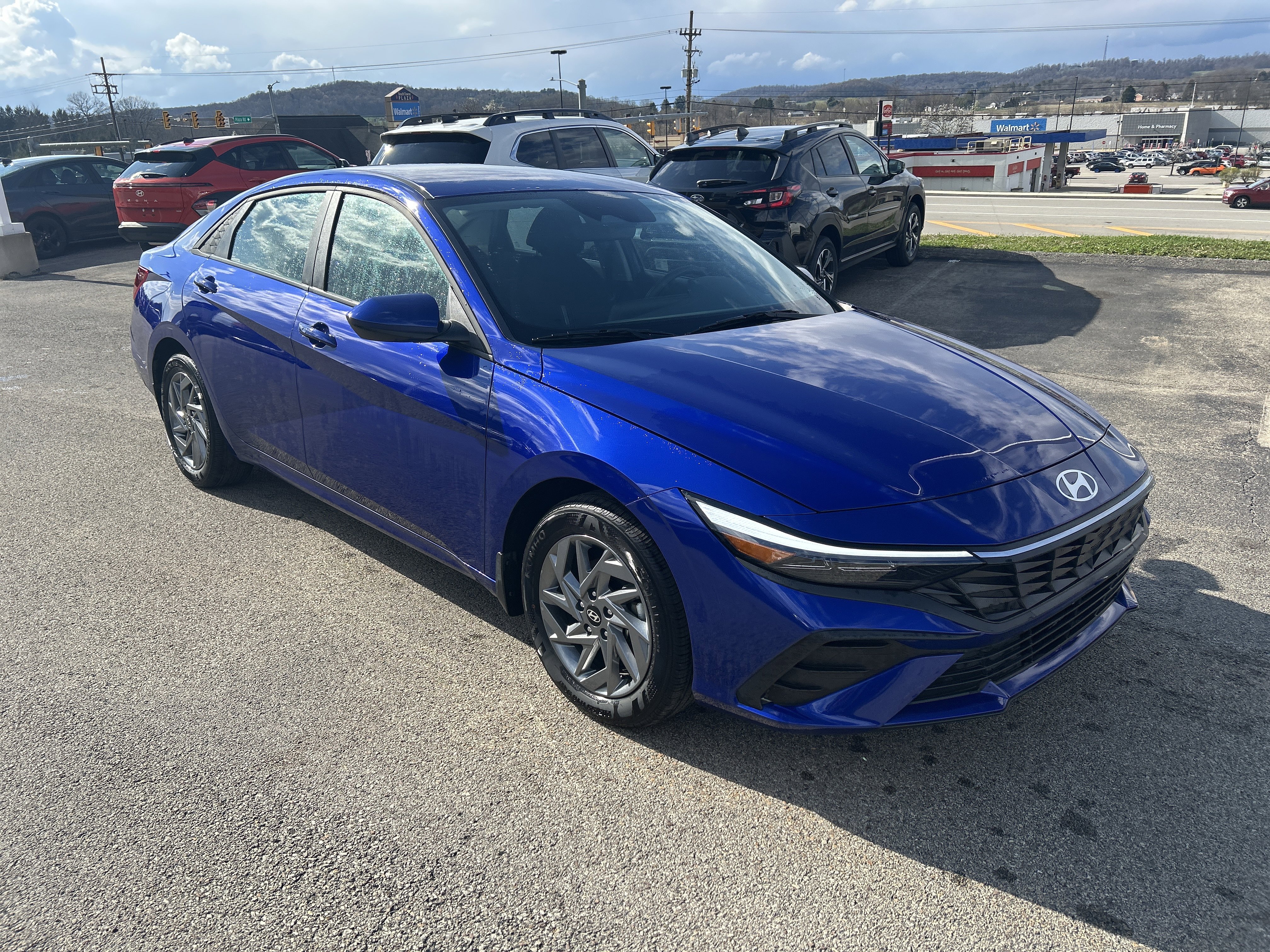 Used 2025 Hyundai Elantra Blue image 2