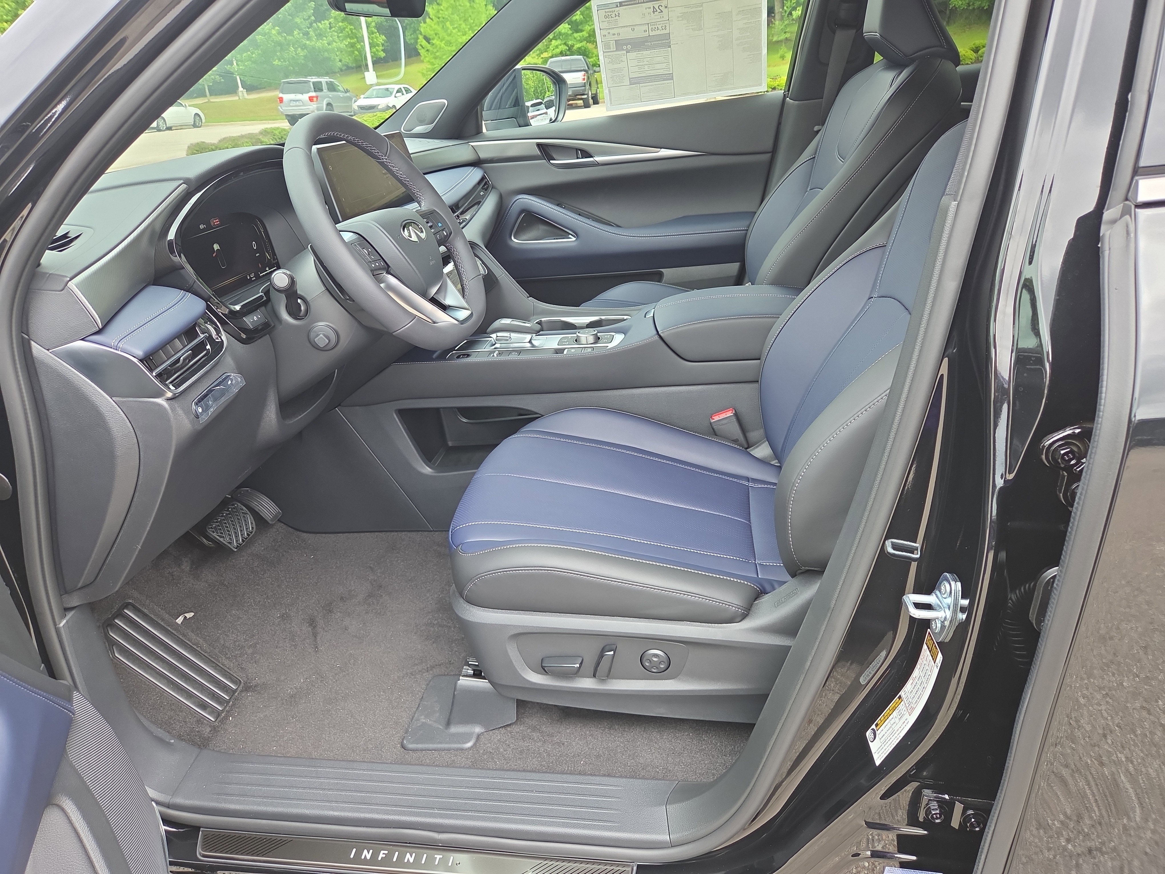 New 2027 INFINITI QX60 Sport w/ Dark Cargo Package AWD/4WD image 4