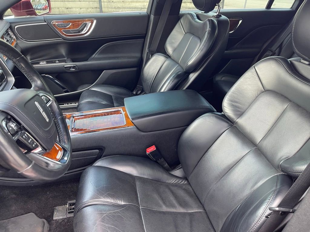 Used 2017 Lincoln Continental Select w/ Climate Package AWD/4WD image 10