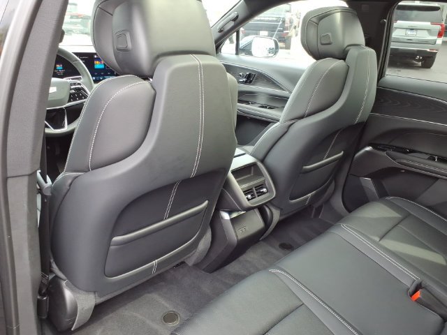 Used 2025 Cadillac Lyriq Luxury AWD/4WD image 14