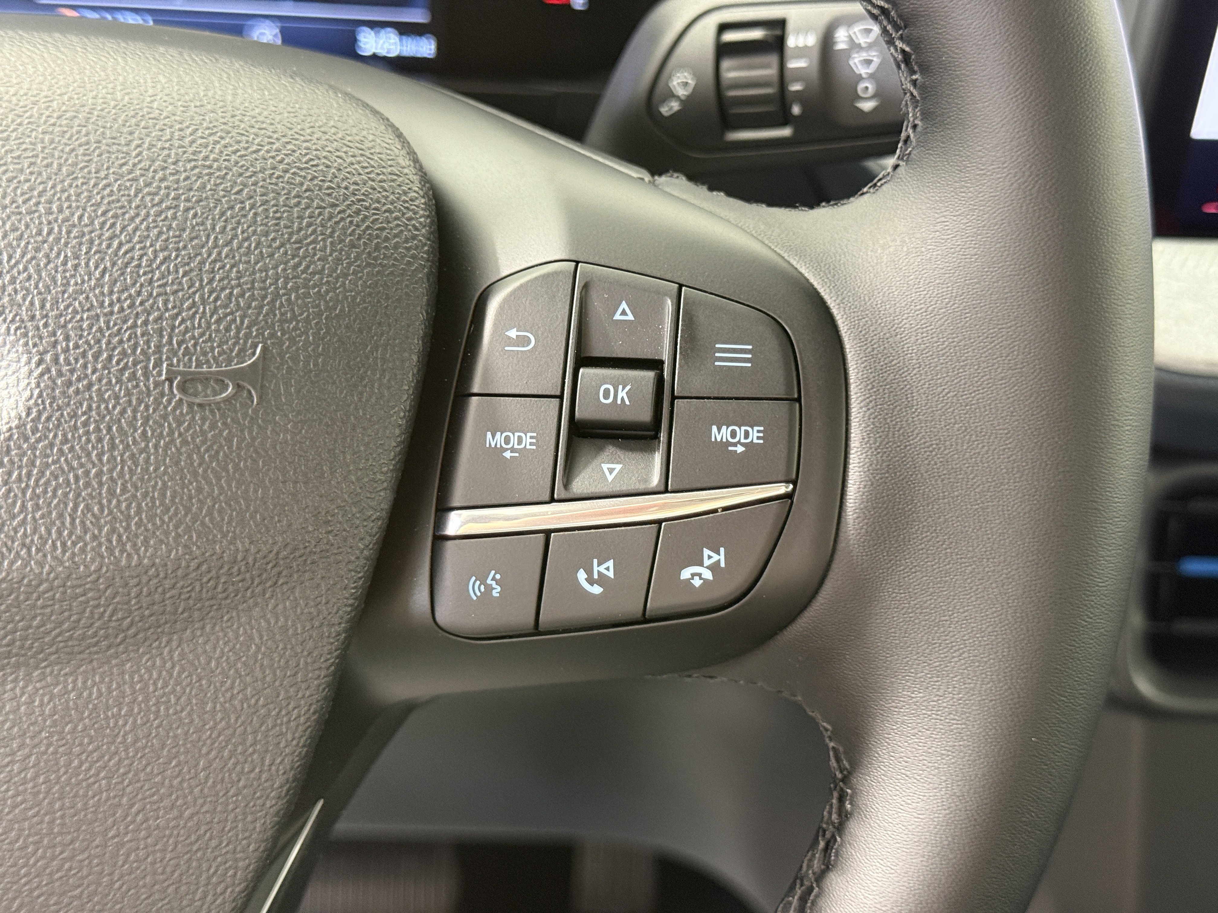 New 2025 Ford Maverick XLT w/ XLT Luxury Package AWD/4WD image 28