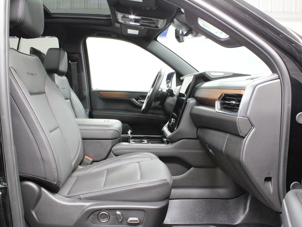 Used 2025 GMC Yukon Denali w/ Denali Reserve Package AWD/4WD image 39
