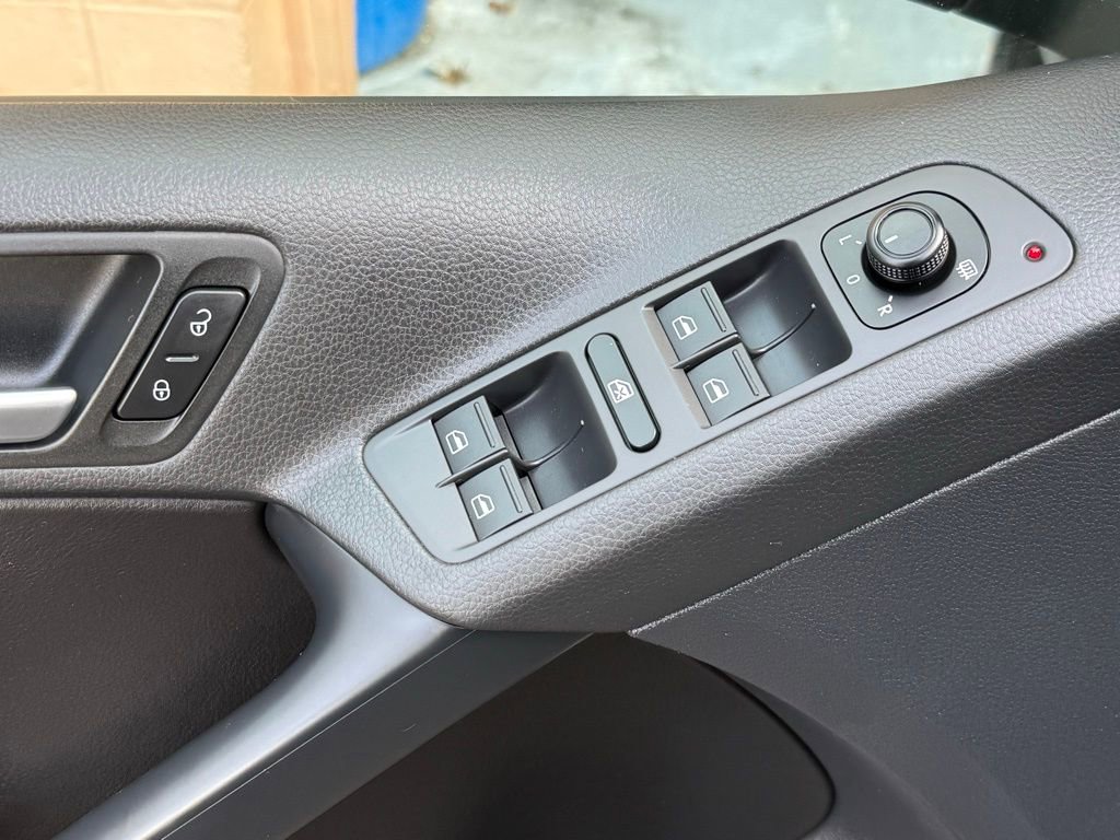 Used 2017 Volkswagen Tiguan S FWD image 11