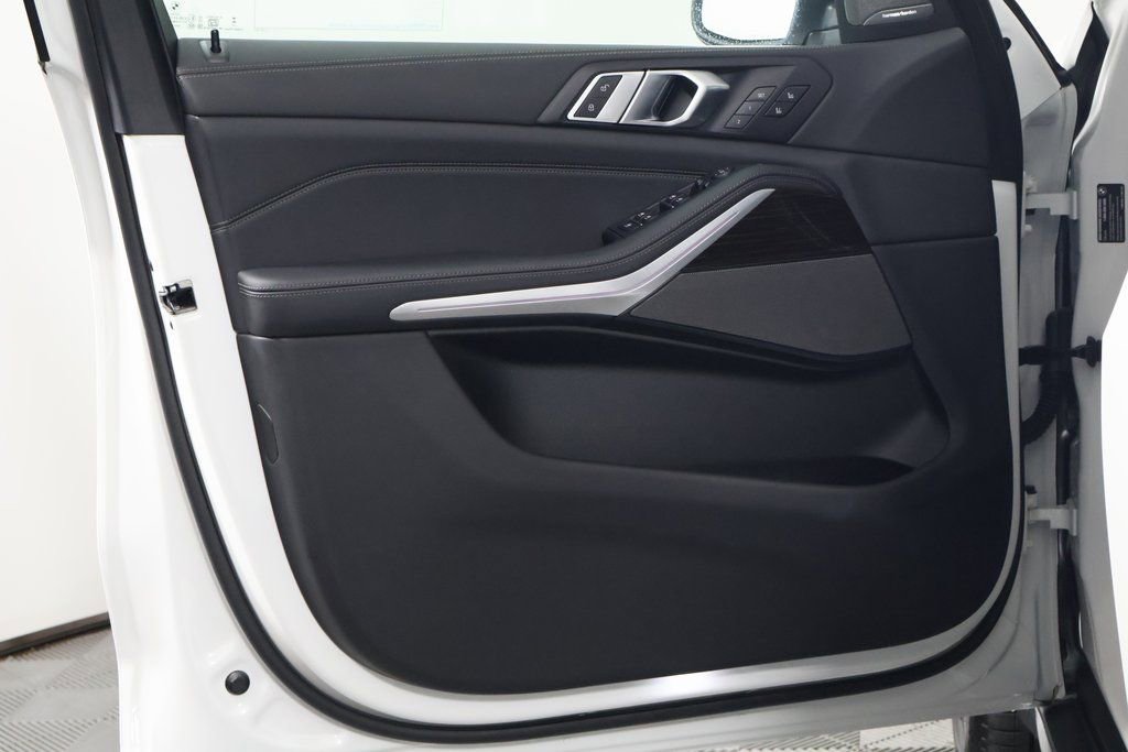 Used 2026 BMW X5 sDrive40i w/ Climate Comfort Package image 12