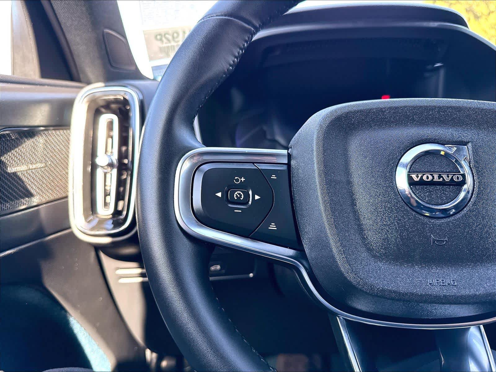 Used 2023 Volvo XC40 Recharge Ultimate AWD/4WD image 21