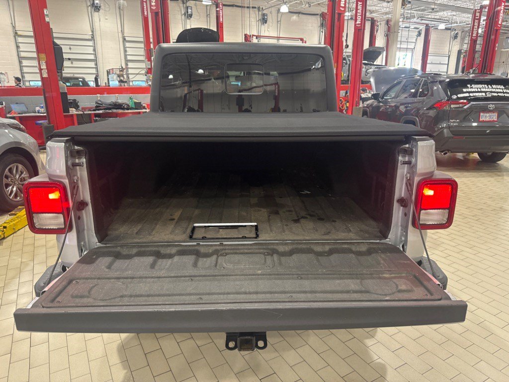Used 2024 Jeep Gladiator Sport AWD/4WD image 10