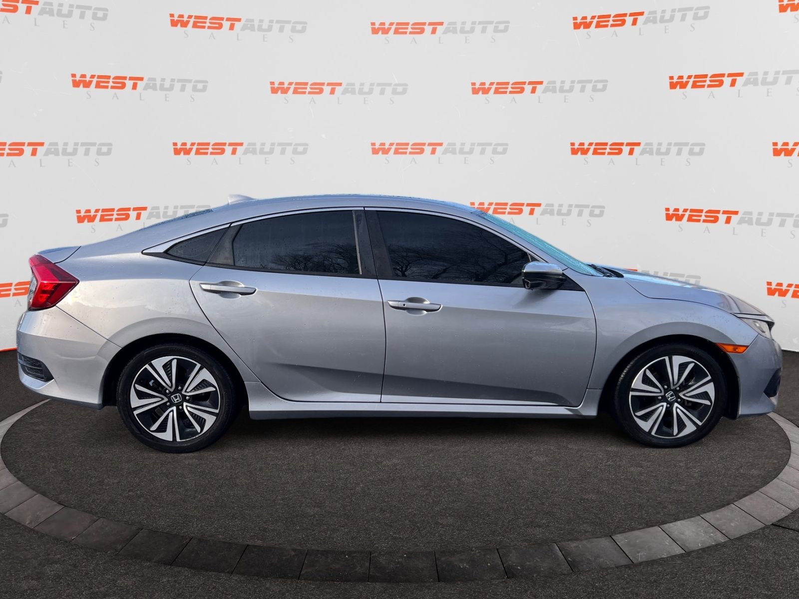 Used 2018 Honda Civic EX-L image 6